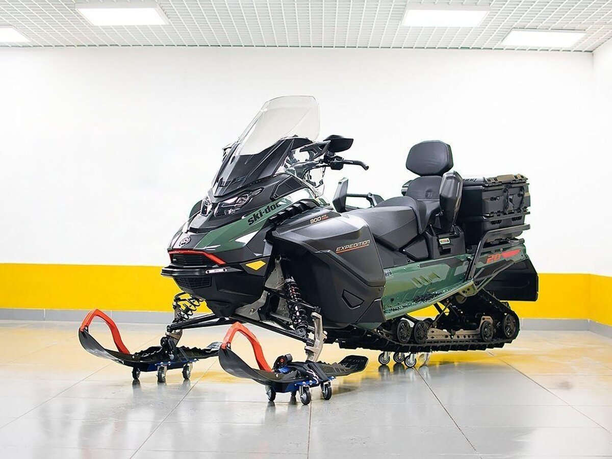 BRP Ski-Doo Expedition 900