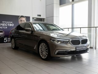 2018 BMW 5 серии 530i xDrive VII (G30/G31/G38), коричневый, 3000000 рублей, вид 1