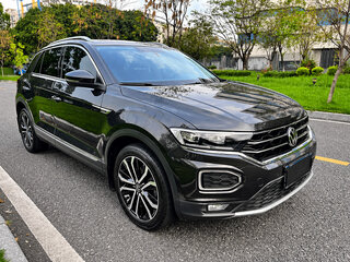 2023 Volkswagen T-Roc I Рестайлинг, чёрный, 1550000 рублей, вид 1