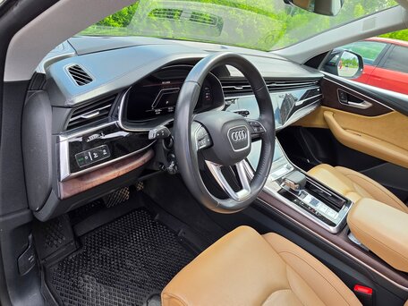 2019 Audi Q8 55 TFSI I (4M), чёрный, 5850000 рублей, вид 4