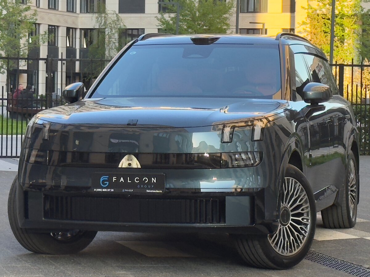 Lynk & Co 900