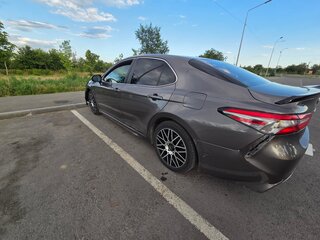 2018 Toyota Camry US Market VIII (XV70), серый, 1500000 рублей, вид 3