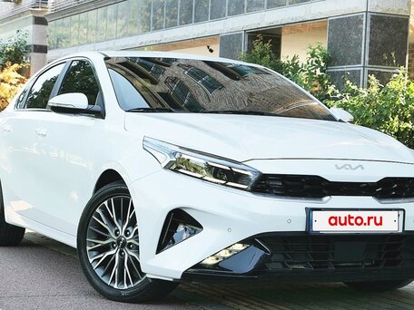 2023 Kia K3 II Рестайлинг, белый, 1830000 рублей, вид 1
