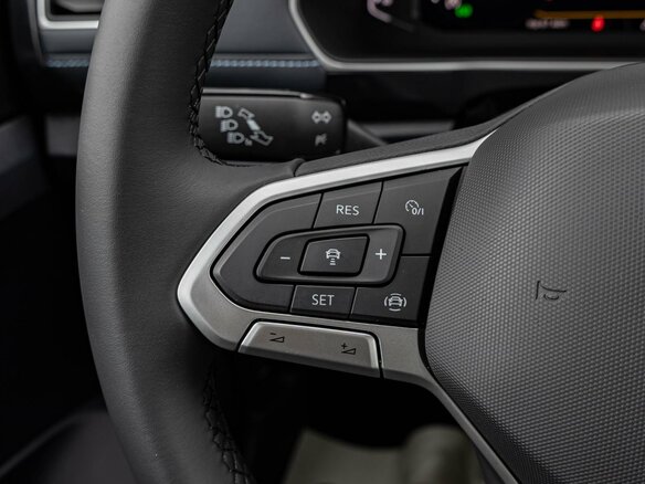 2025 Volkswagen Tharu XR 300 TSI, серый, 2995000 рублей - вид 16