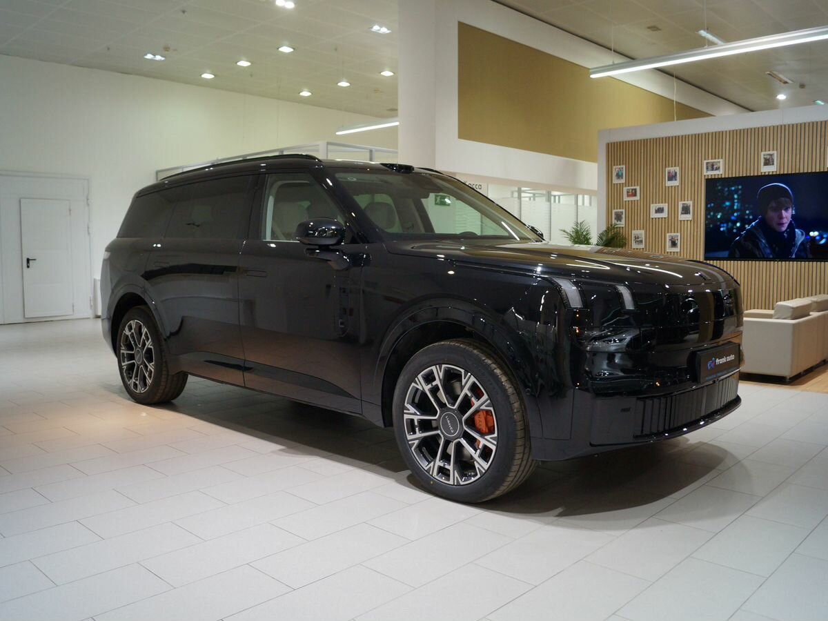 Lynk & Co 900