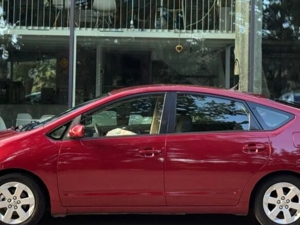 2005 Toyota Prius II Рестайлинг (XW20), красный, 630000 рублей - вид 5