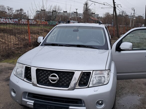 2011 Nissan Pathfinder III Рестайлинг, серебристый, 1400000 рублей - вид 1