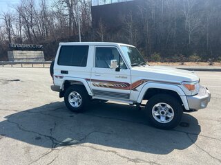 2020 Toyota Land Cruiser 71 70 Series Рестайлинг 1, белый, 5500000 рублей, вид 4