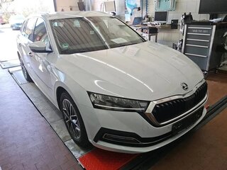 2021 Skoda Octavia IV (A8), белый, 2072000 рублей, вид 3