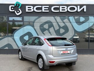 2010 Ford Focus II Рестайлинг, серебристый, 495000 рублей, вид 3