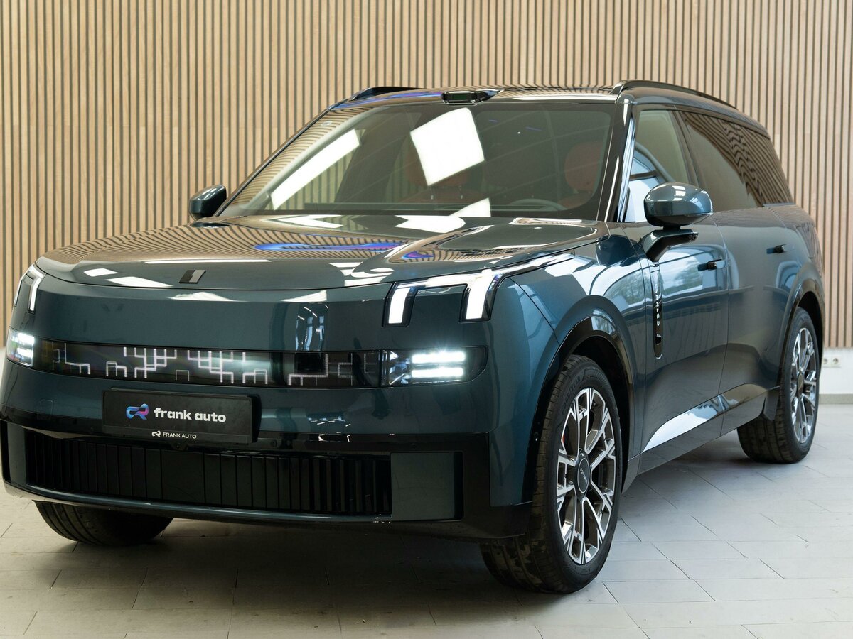 Lynk & Co 900