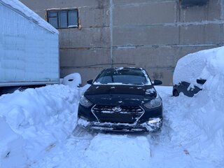 2017 Hyundai Solaris II, чёрный, 930000 рублей, вид 2