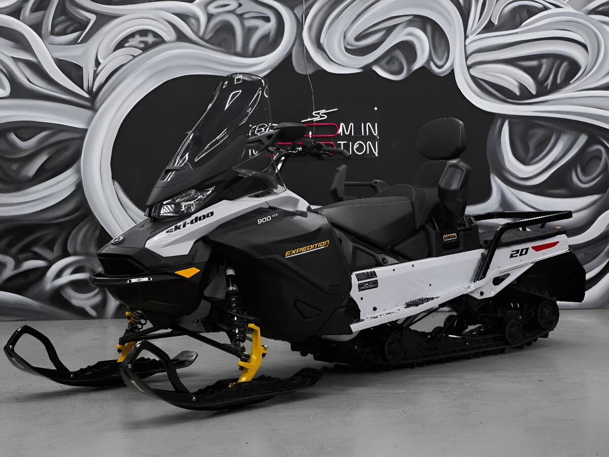 BRP Ski-Doo Expedition 900