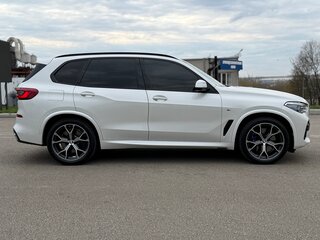 2019 BMW X5 40i IV (G05/G18), белый, 6450000 рублей, вид 5
