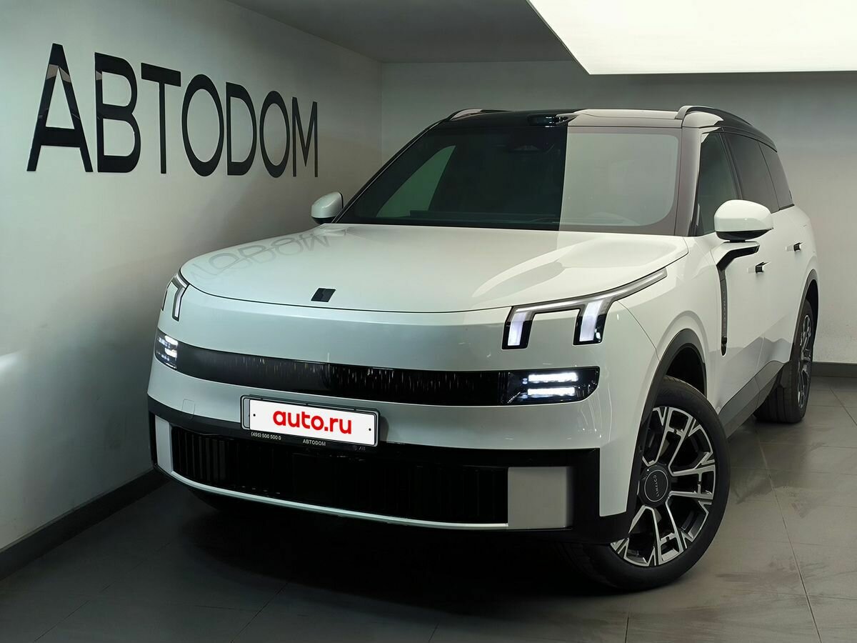 Lynk & Co 900