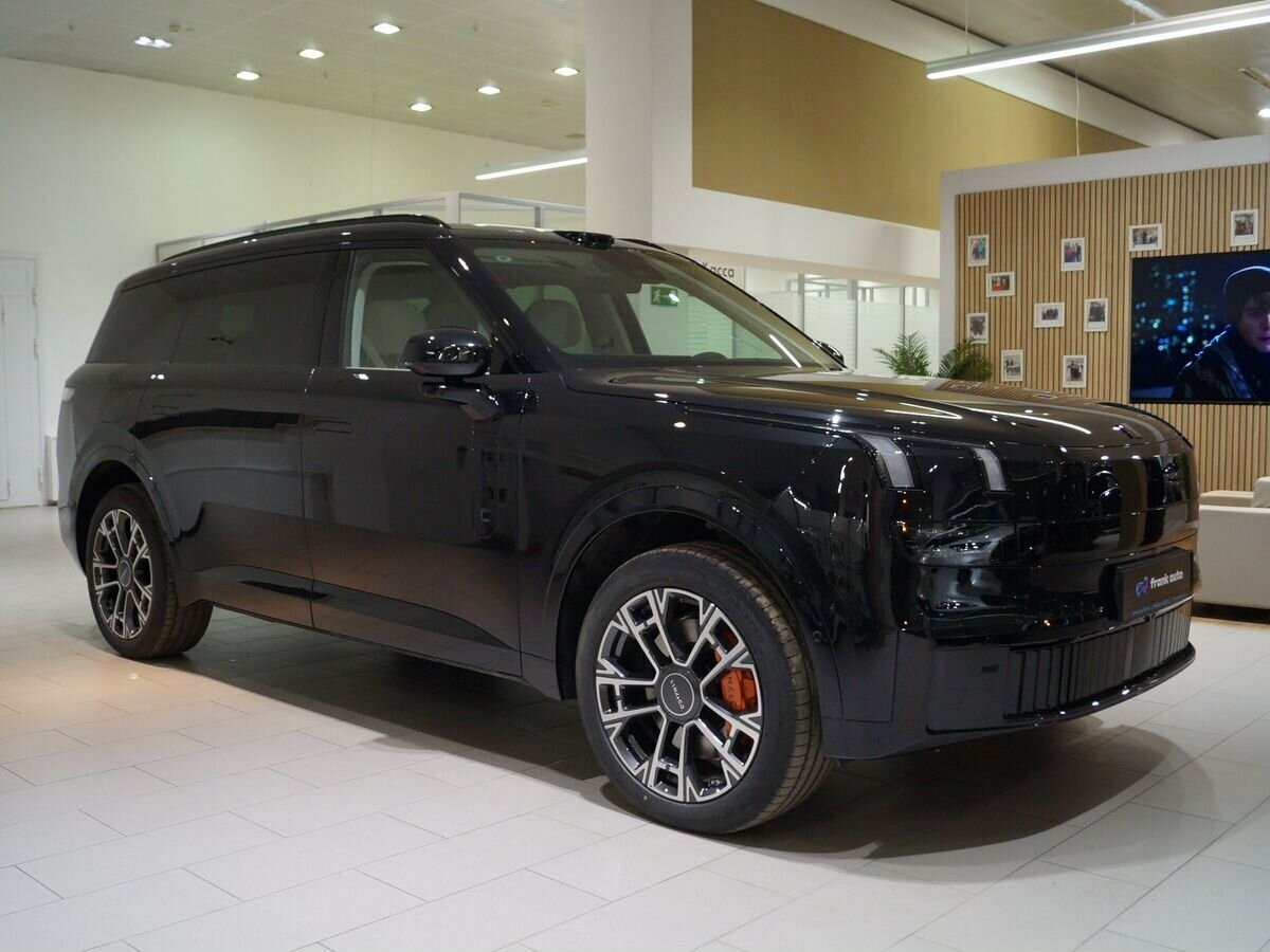 Lynk & Co 900