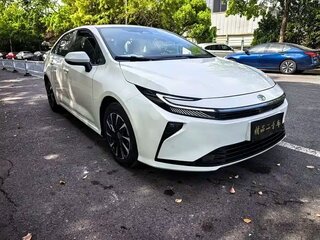 2026 Toyota Corolla XII (E210) Рестайлинг 2, белый, 1940000 рублей, вид 1