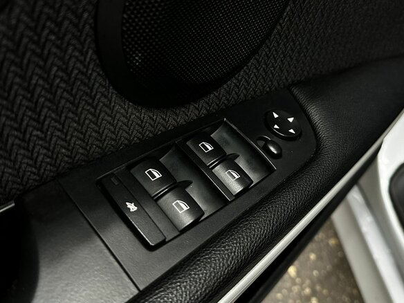 2011 BMW 3 серии 318i V (E90/E91/E92/E93) Рестайлинг, серебристый, 919777 рублей - вид 16