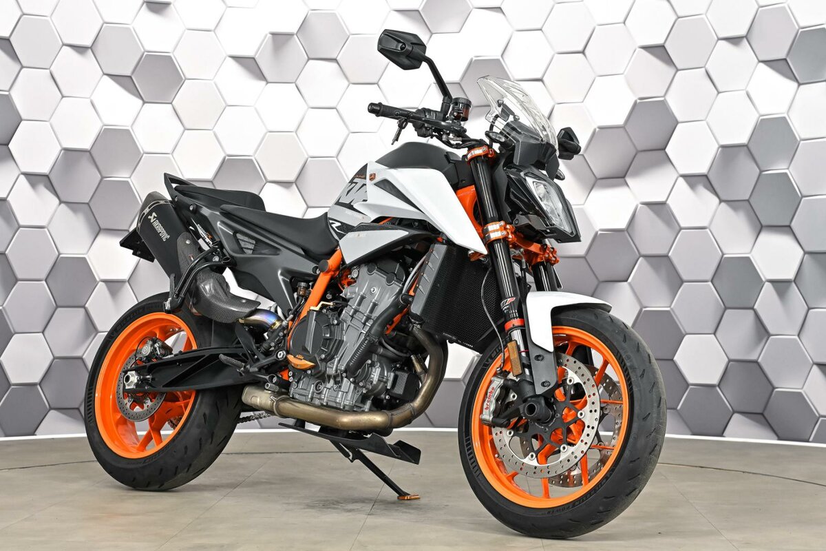 KTM 890 Duke R