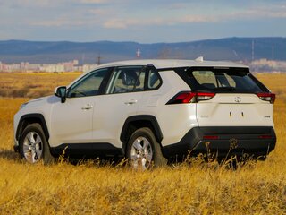 2025 Toyota RAV4 V (XA50), белый, 3400000 рублей, вид 3