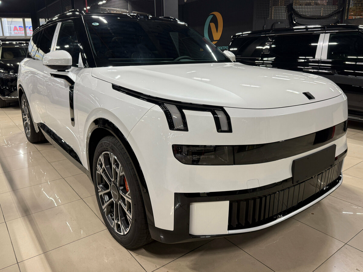 Lynk & Co 900