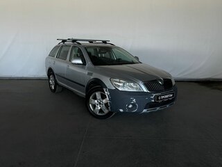 2013 Skoda Octavia Scout II (A5) Рестайлинг, серый, 648000 рублей, вид 3