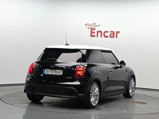 2022 Mini Hatch Cooper III (F55/F56) Рестайлинг 2, чёрный, 1520999 рублей, вид 4