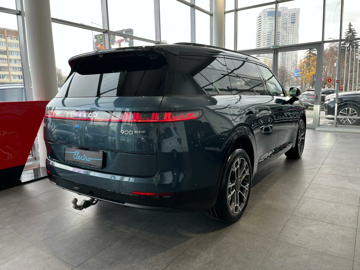 Lynk & Co 900