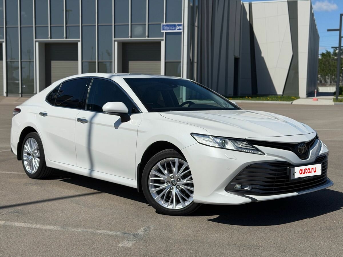 Toyota Camry VIII (XV70)