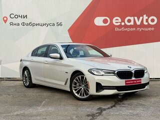 2022 BMW 5 серии 530e VII (G30/G31/G38) Рестайлинг, белый, 5300000 рублей, вид 3