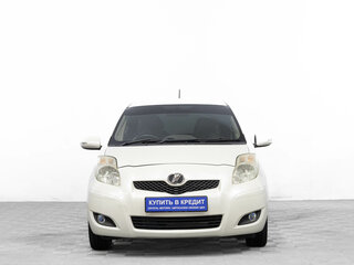 2010 Toyota Vitz II (XP90), белый, 849000 рублей, вид 2