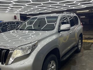 2014 Toyota Land Cruiser Prado 4-speed 150 Series Рестайлинг 1, серебристый, 3450000 рублей, вид 1