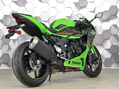 Купить б/у Kawasaki ZX-6 Ninja инжектор в Москве: зелёный спорт