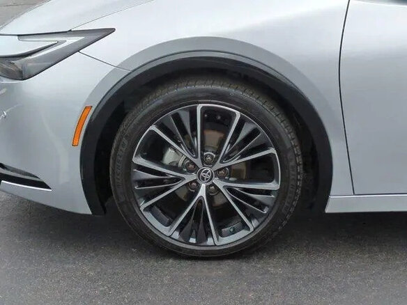 2024 Toyota Prius PHV V (XW60), серебристый, 4210000 рублей - вид 13