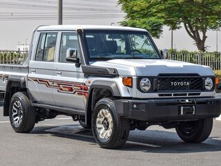 2025 Toyota Land Cruiser 79 70 Series Рестайлинг 2, серебристый, 7836000 рублей, вид 1