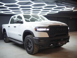 2026 Ram 1500 Crew Cab V Рестайлинг, белый, 10500000 рублей, вид 1