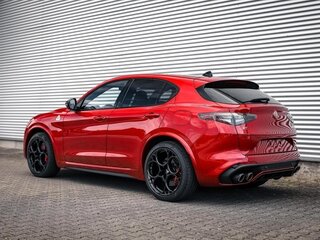 2025 Alfa Romeo Stelvio Quadrifoglio I Рестайлинг 2, красный, 12810000 рублей, вид 4
