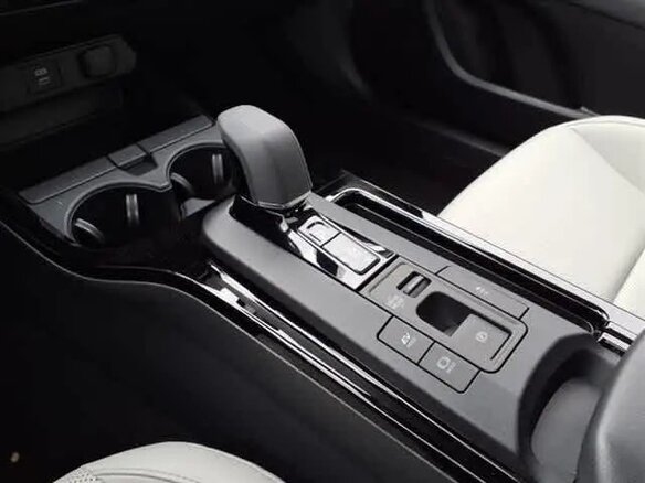 2025 Toyota Prius V (XW60), серый, 4511000 рублей - вид 14