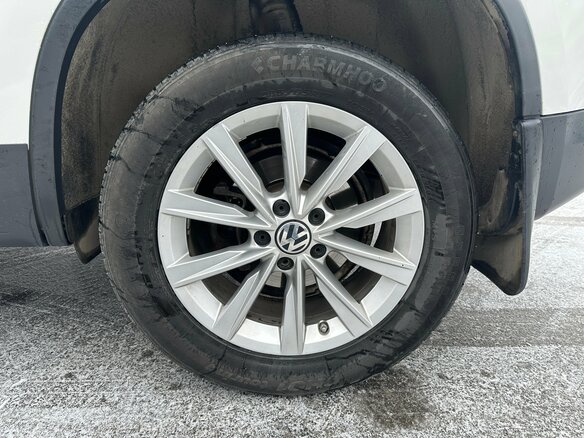 2013 Volkswagen Tiguan I Рестайлинг, белый, 1195000 рублей - вид 11