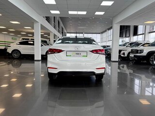2018 Hyundai Solaris II, белый, 875000 рублей, вид 4