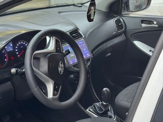 2015 Hyundai Solaris I Рестайлинг, белый, 600000 рублей, вид 1