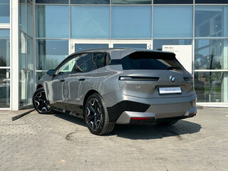 2024 BMW iX xDrive40 I (I20), серый, 9990000 рублей, вид 3