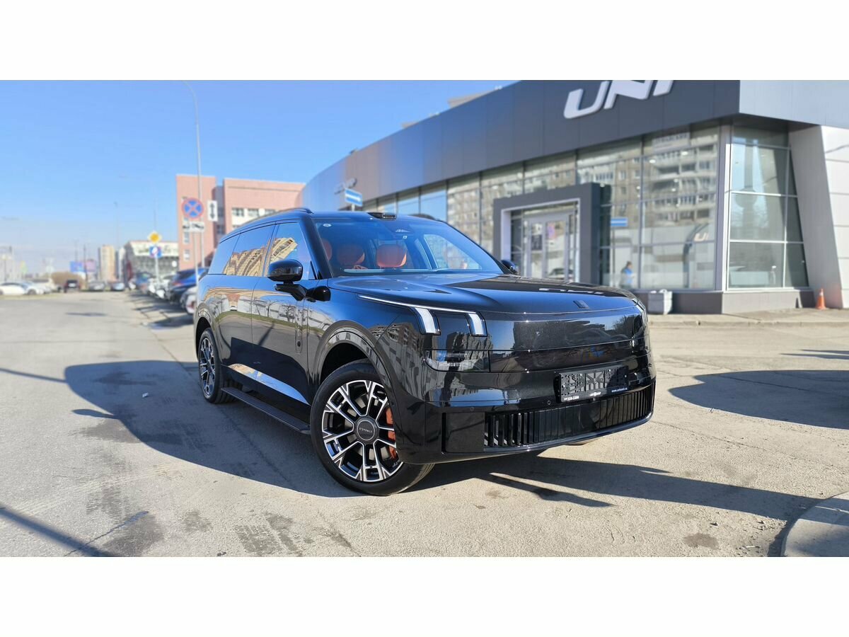 Lynk & Co 900