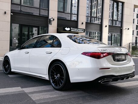 2023 Mercedes-Benz S-Класс 580 e Long 4MATIC VII (W223), белый, 15990000 рублей, вид 3