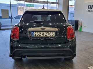 2023 Mini Hatch Cooper III (F55/F56) Рестайлинг 2, зелёный, 1760000 рублей, вид 3