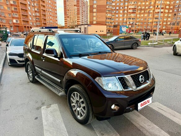 2011 Nissan Pathfinder III Рестайлинг, коричневый, 1495000 рублей - вид 1