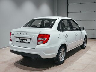 2026 Lada (ВАЗ) Granta I Рестайлинг, белый, 1188000 рублей, вид 4
