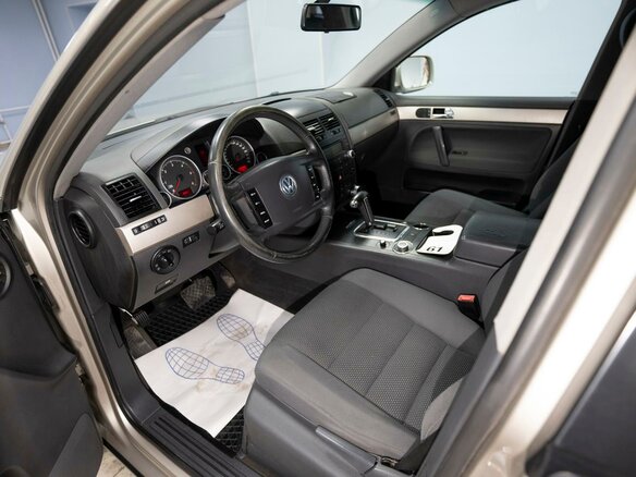 2008 Volkswagen Touareg I Рестайлинг, бежевый, 999000 рублей - вид 6
