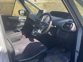 2017 Nissan Serena S-Hybrid V (C27), серебристый, 1630000 рублей, вид 4