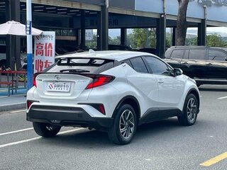 2021 Toyota C-HR I Рестайлинг, белый, 1990000 рублей, вид 5